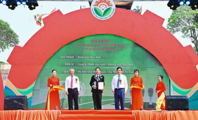 Bánh kẹp Tiến Anh đạt sản phẩm công nghiệp nông thôn tiêu biểu cấp quốc gia năm 2019
